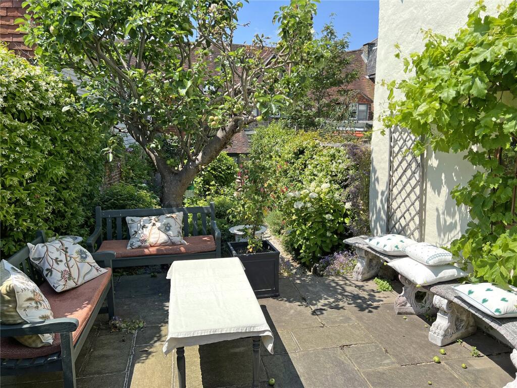 Garden to house