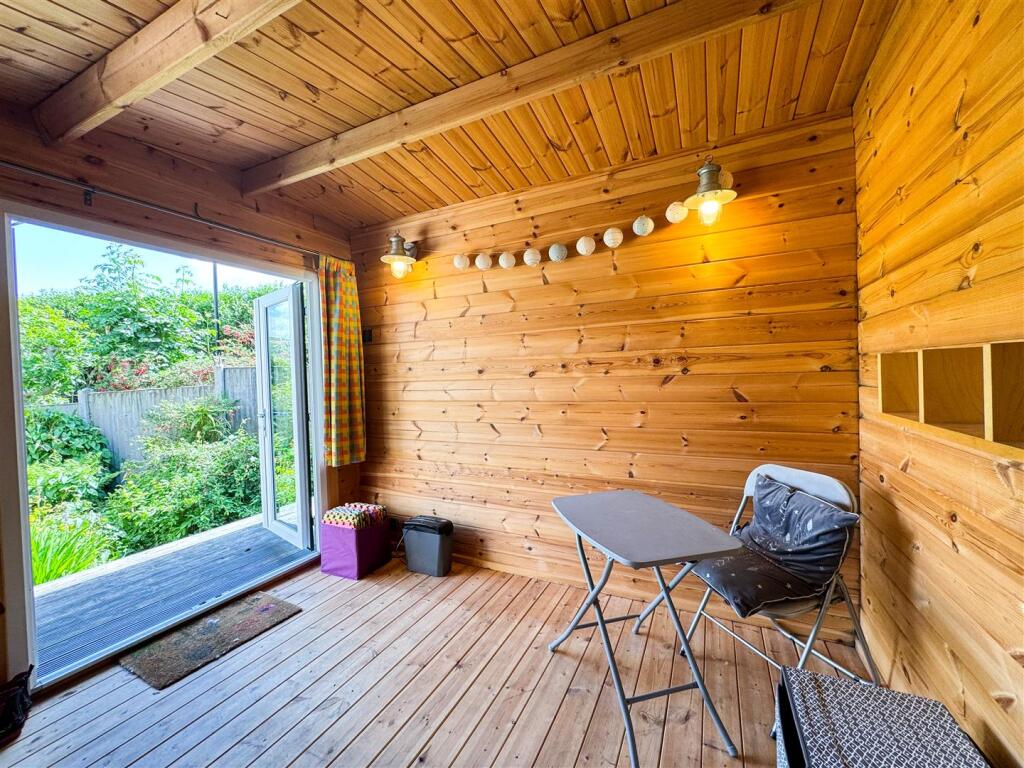 SUMMER HOUSE