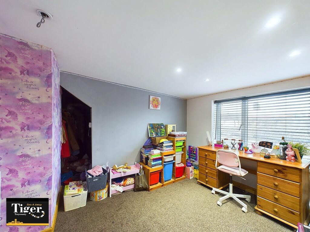 CAM02176G0-PR0483...