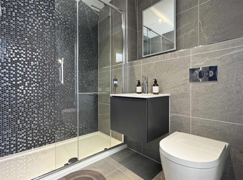 En-Suite To Bedroom 4 : Office.jpg