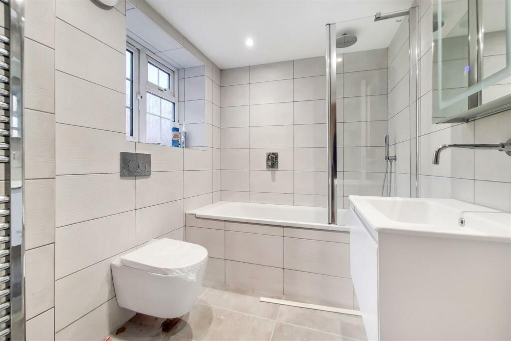 5_Bathroom-0.jpg