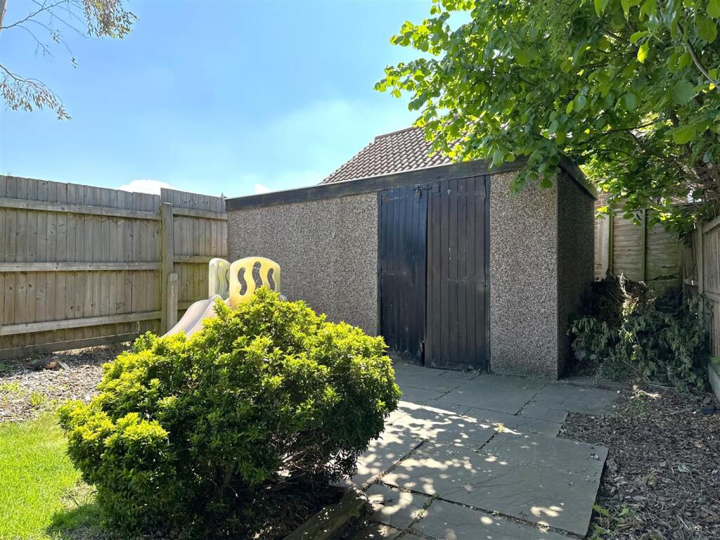 Detached Workshop/Store 532