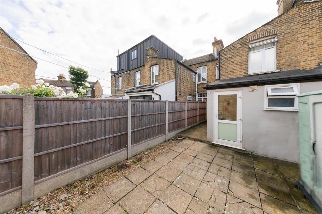 Selby Road E11
