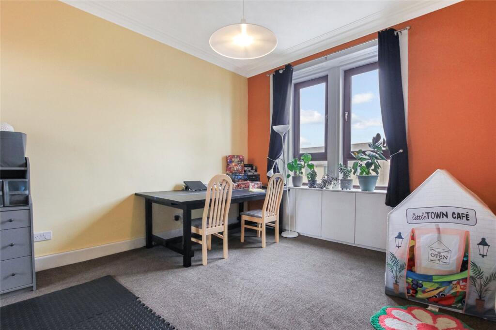 Dining/Bed 4