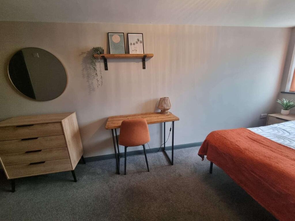 WhatsApp Image 2025-10-08 at 15.53.40_3799d5d8.jpg