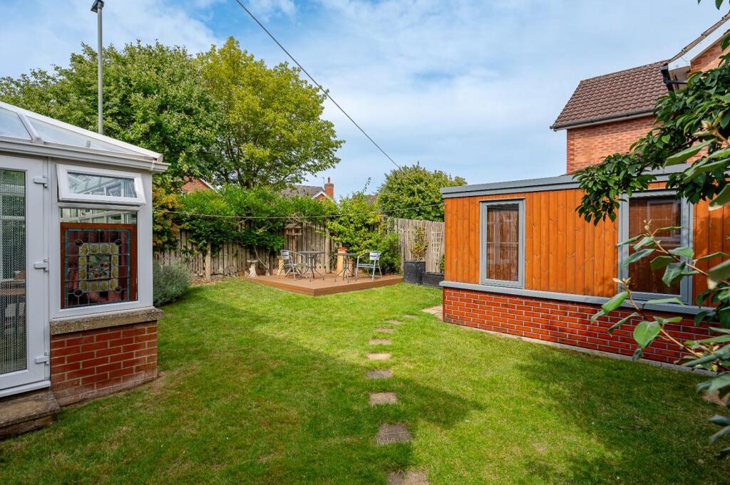 10 Millrace Close-19.jpg