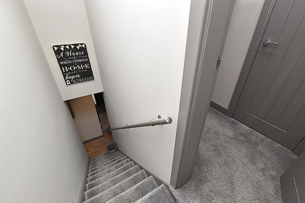 FIRST FLOOR LANDING