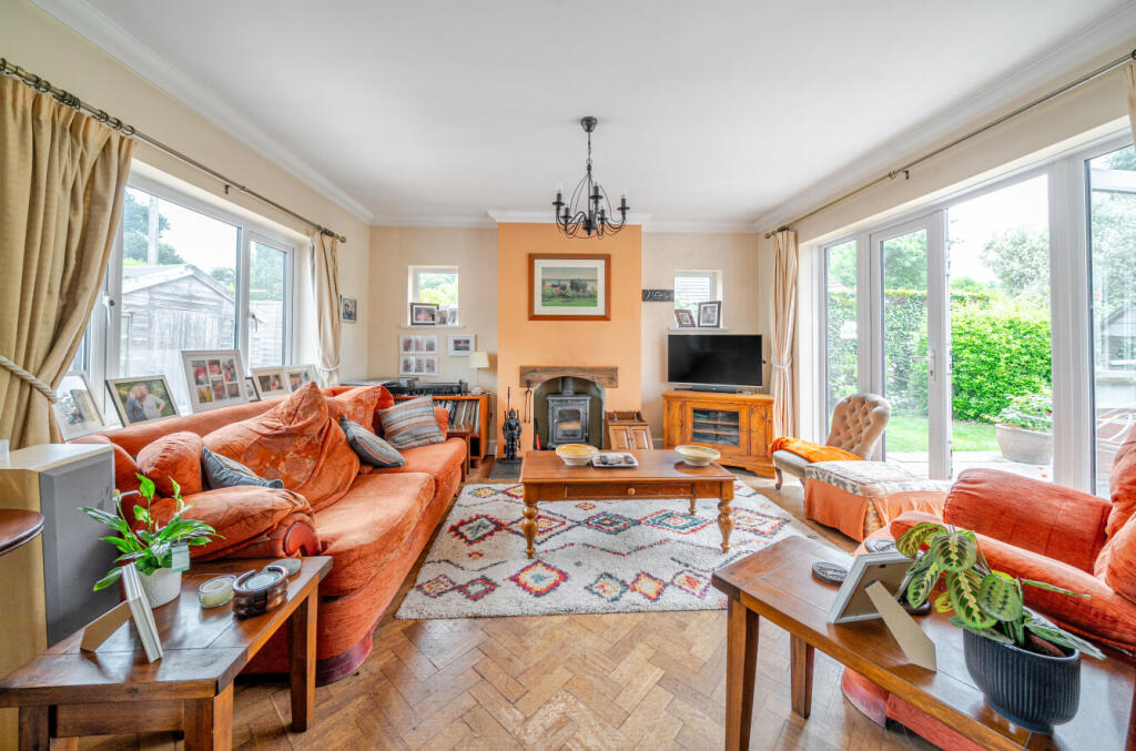 1296841-3-682f16a...