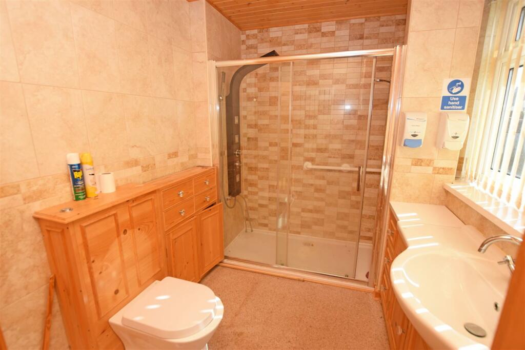 Shower Room.JPG
