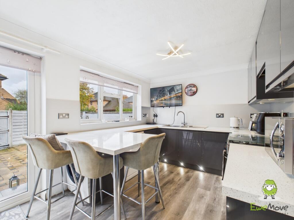 EweMove Estate Agents Basingstoke - Lea Close - Ki