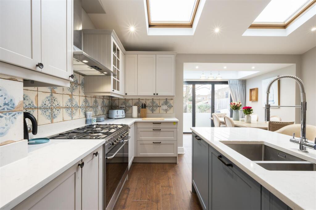 99 Haydon Park Road,12.jpg