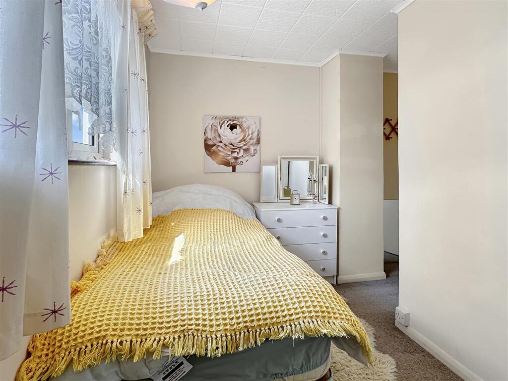 Bedroom 1 (2)