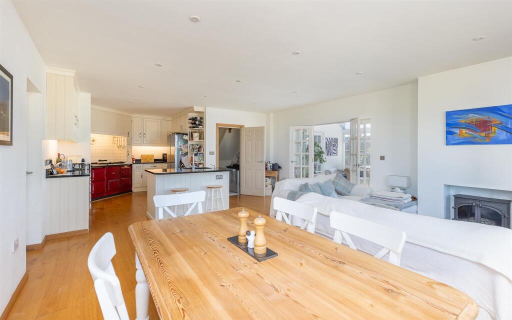 Kitchen/ Living Room