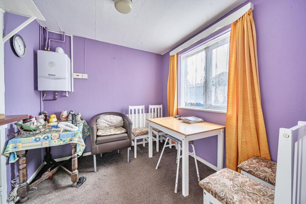 1369261-5-68f12ee...