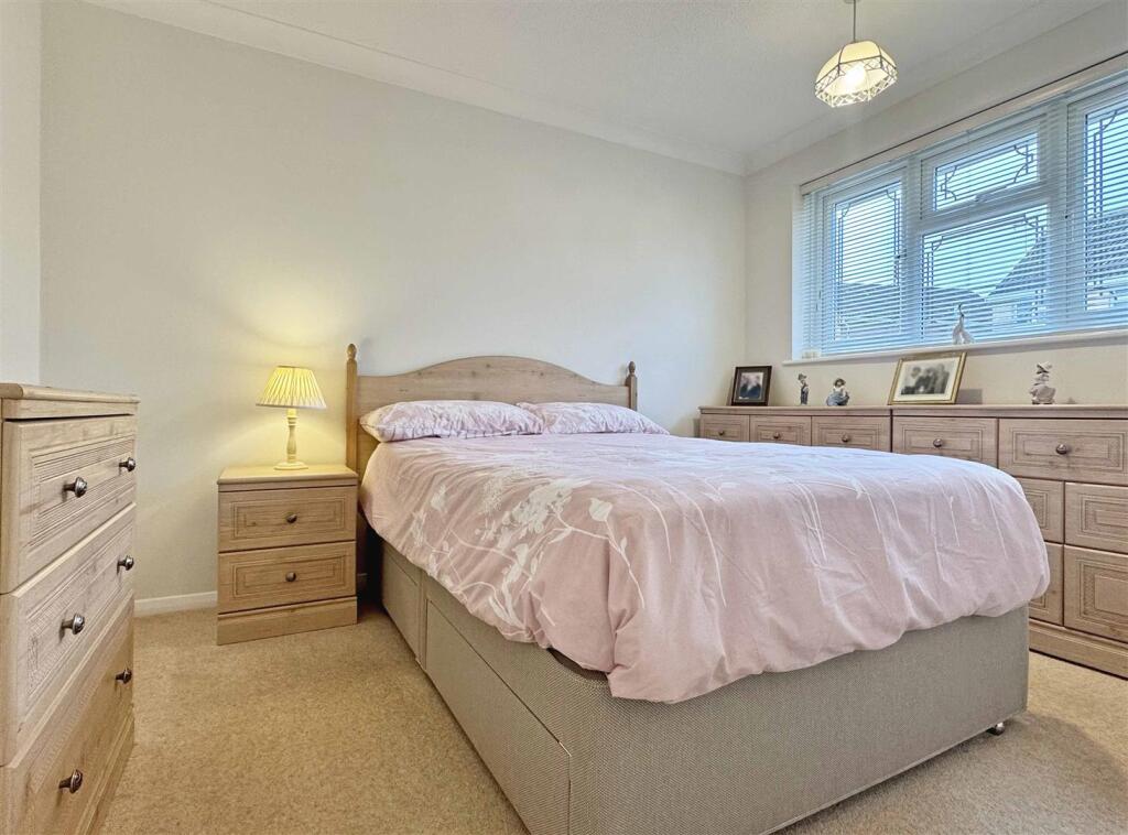 Bedroom 1.jpg