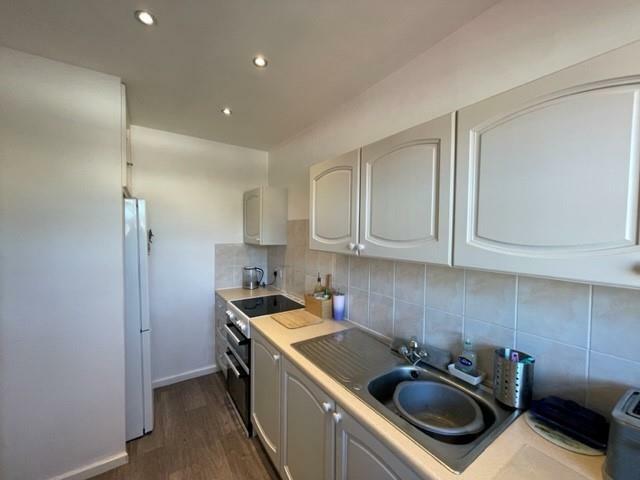 Kitchen 2.jpg