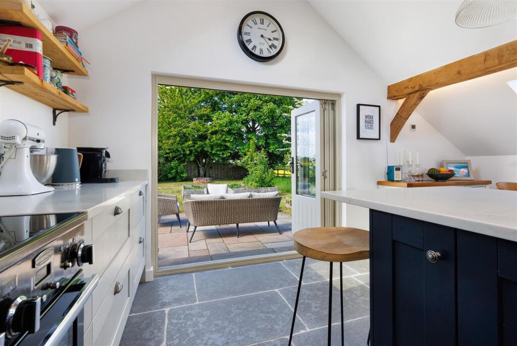 Breakfast/Kitchen/Dining/Family Room