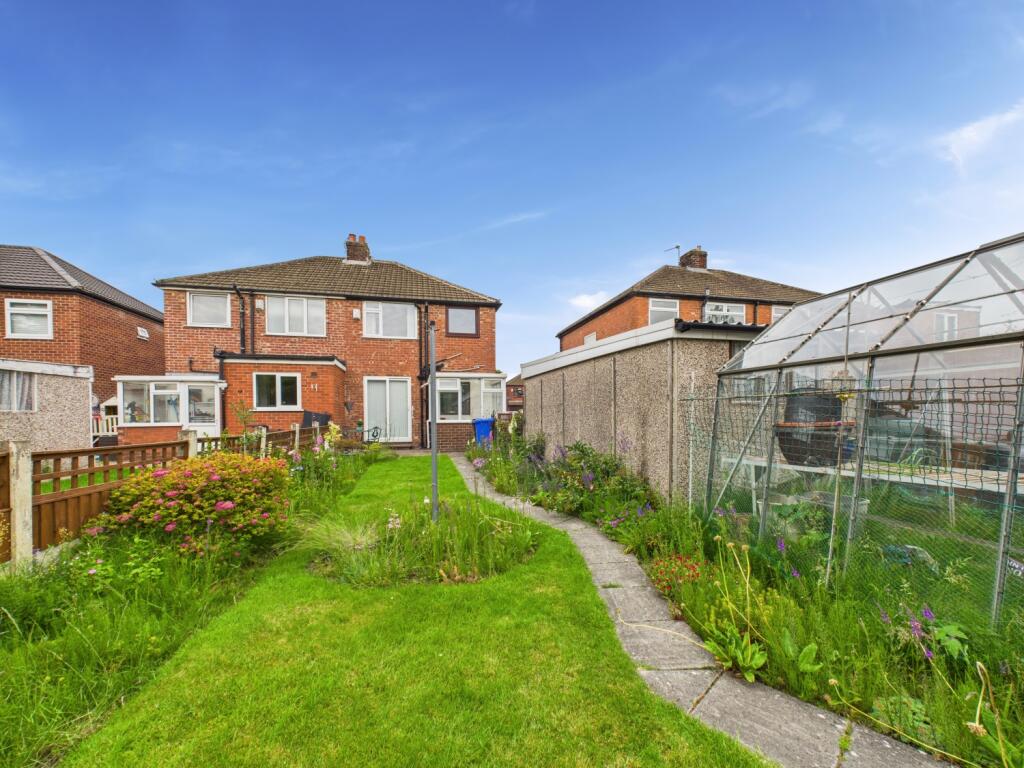 CAM03729G0-PR0065-STILL023