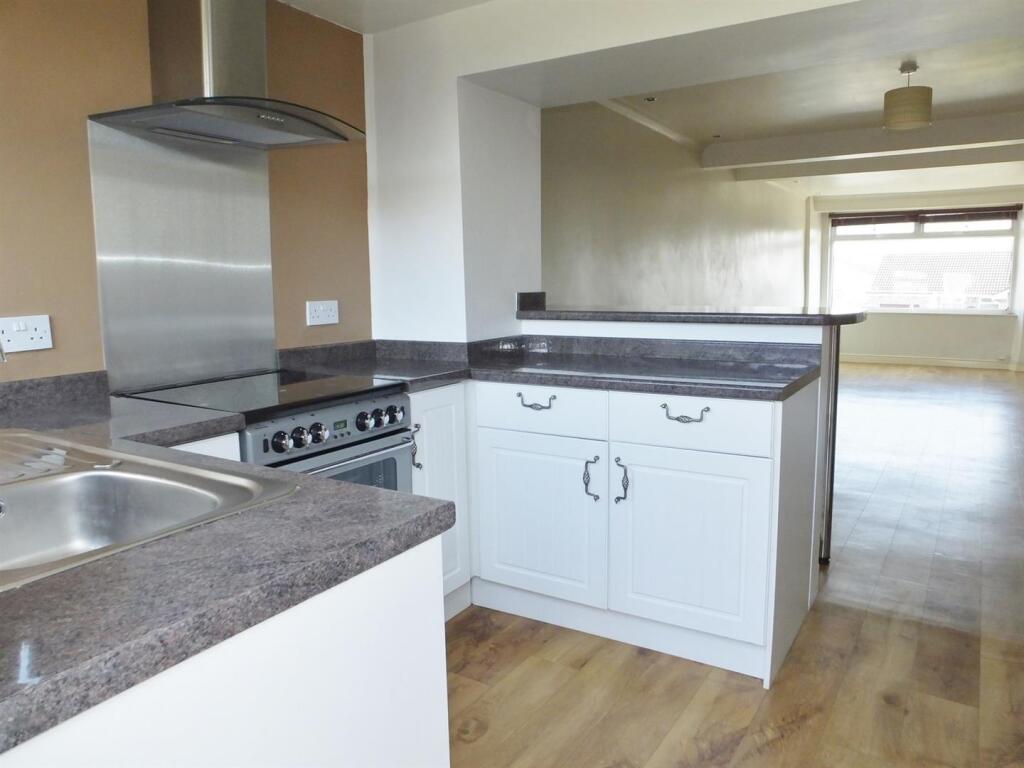7 - kitchen.jpg