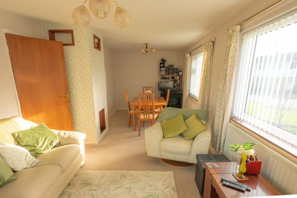 LIVING/DINING