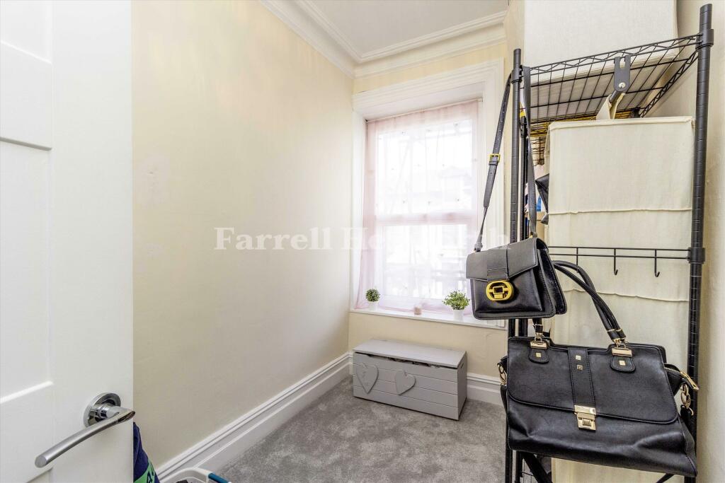 Walk in wardrobe/Bed