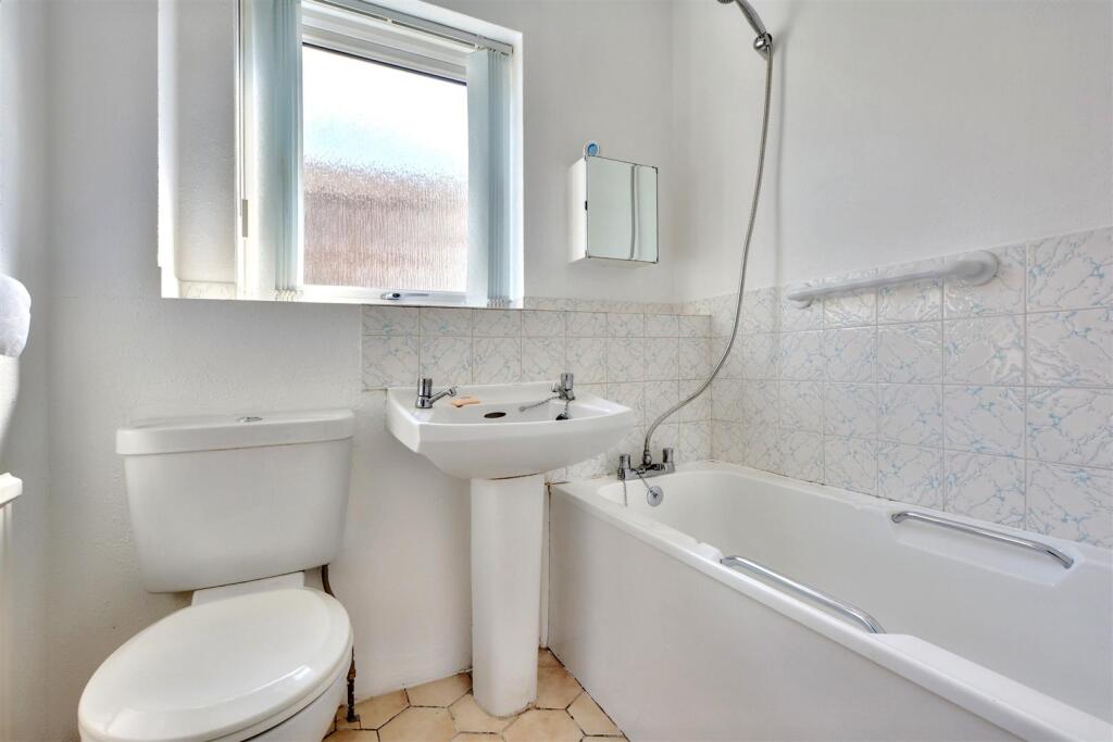 Bathroom_2.jpeg