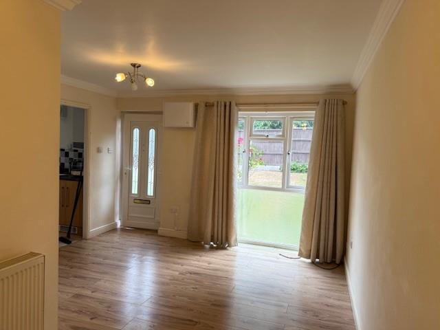 4 Elkstone Close Lounge.jpg