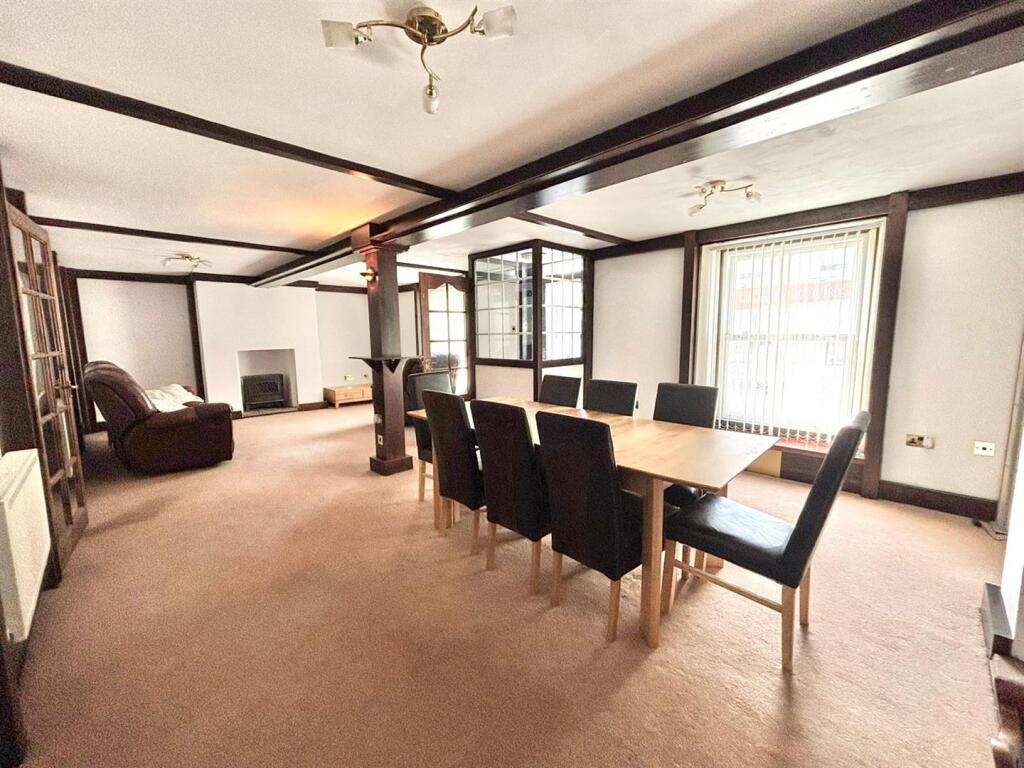 Through Lounger Diner