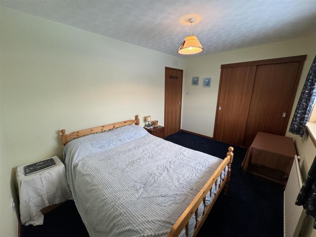 BEDROOM 2.2.JPG