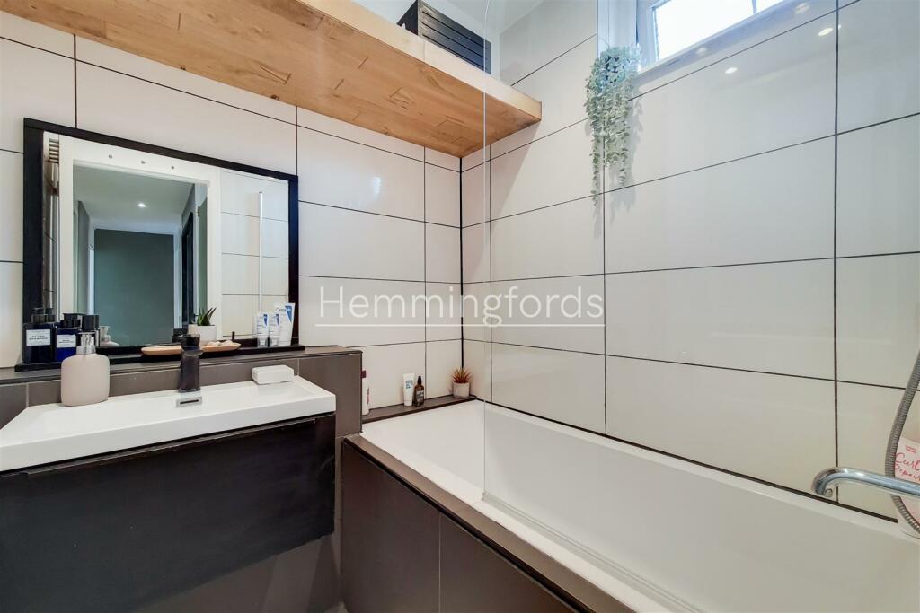 11_Bathroom-0.jpg