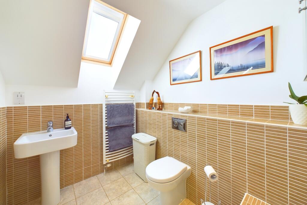 CAM03162G0-PR0214-STILL037