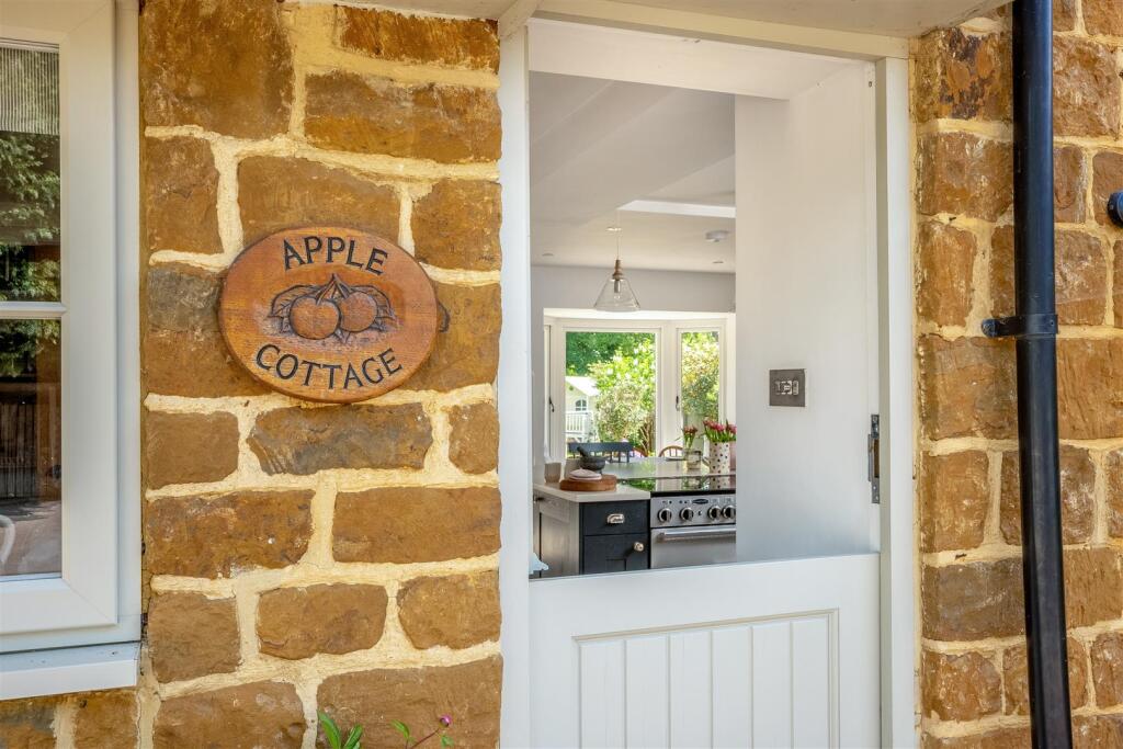 Apple Cottage-1621-24.jpg