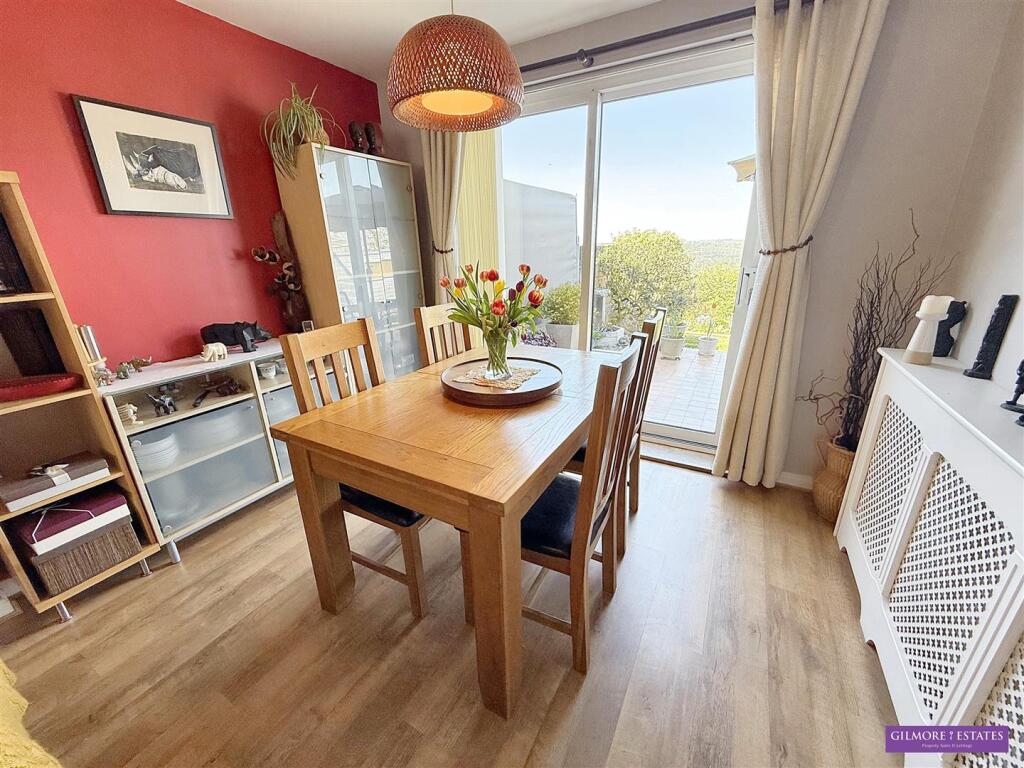 Lounge / Dining Room
