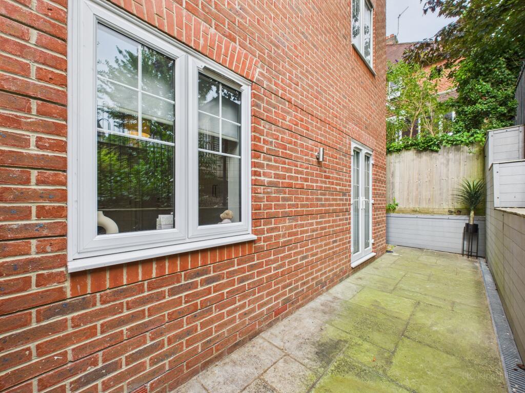 CAM02119G0-PR0432-STILL005