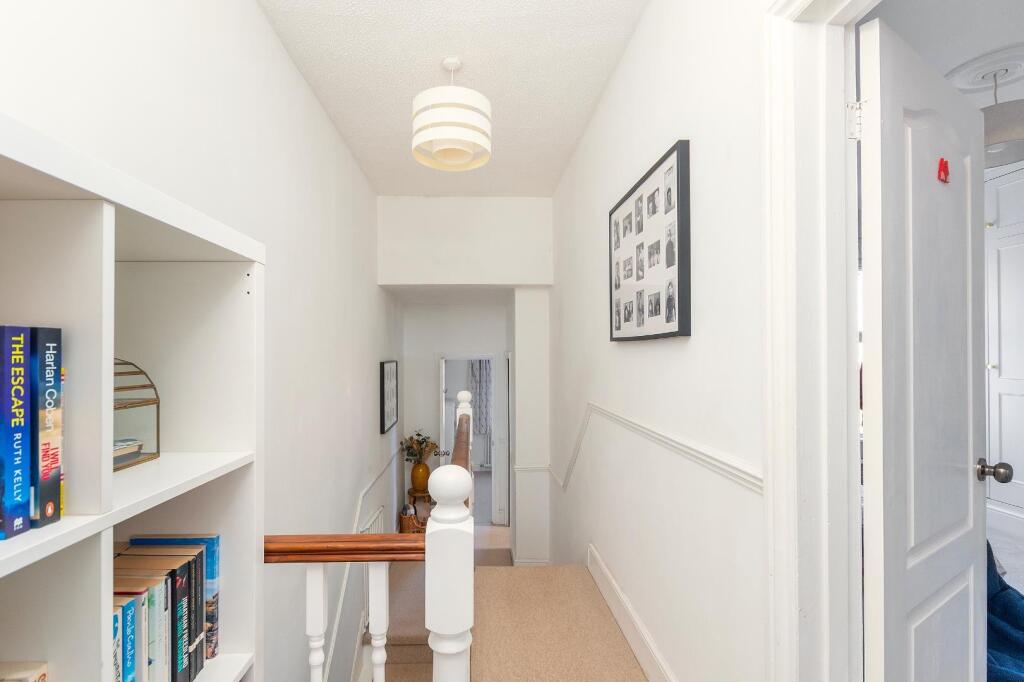 1W4R2BN - Landing A.jpg