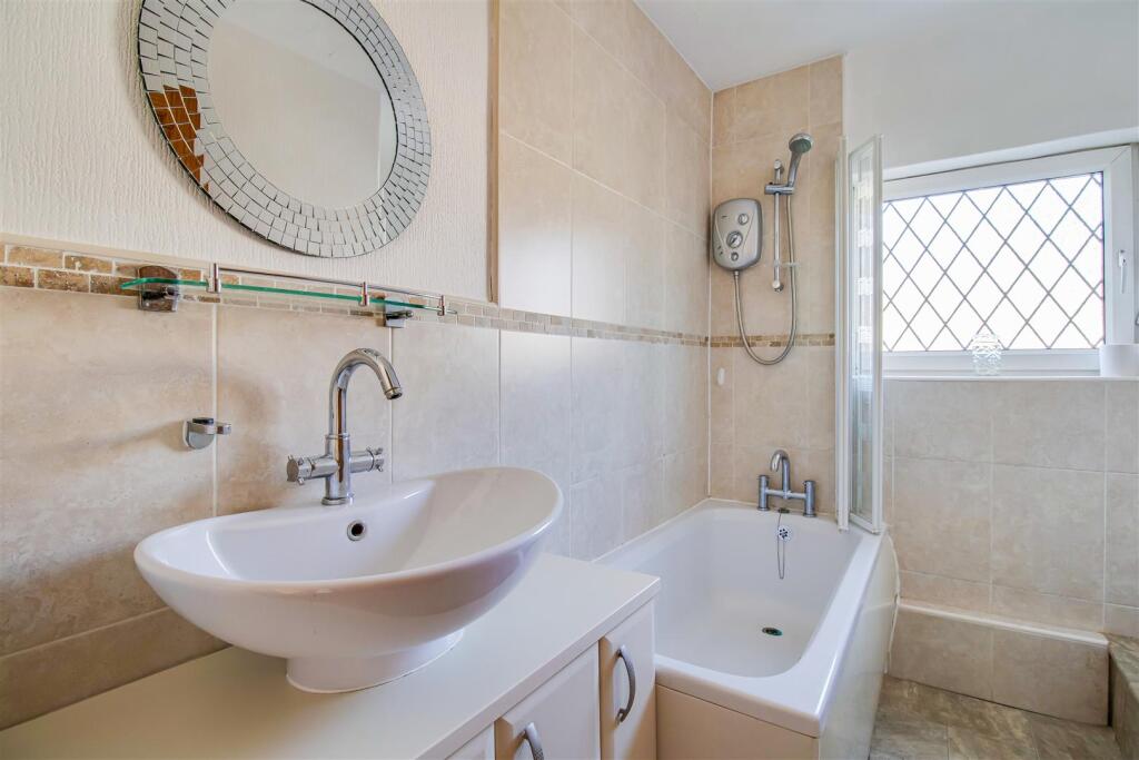 BATHROOM/W.C.