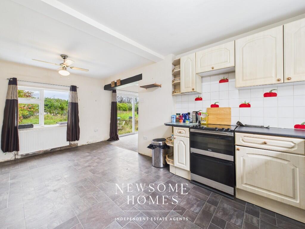 Kitchen/ Dining Room