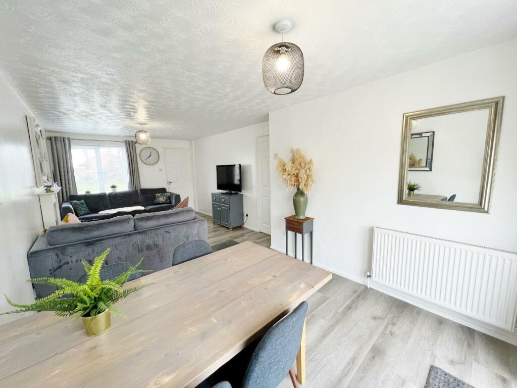 Dining Area pic 2.jpg