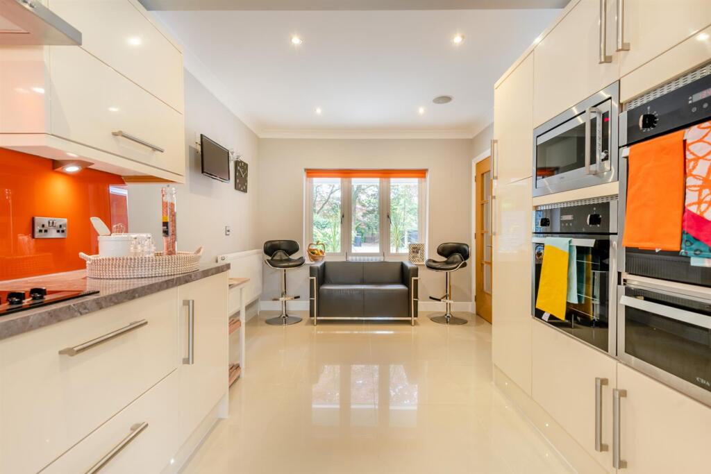 8550186-interior13.jpg