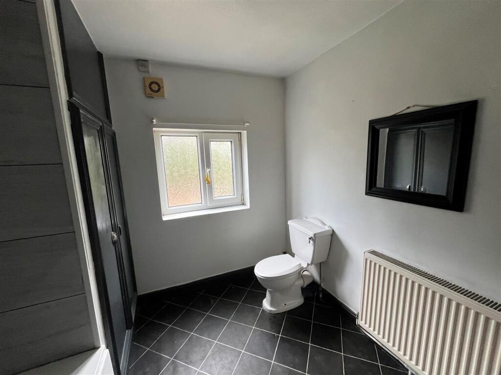 merchant bathroom2.jpg