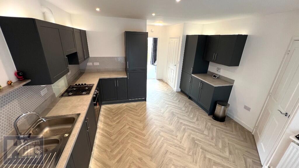 Kitchen / Dining