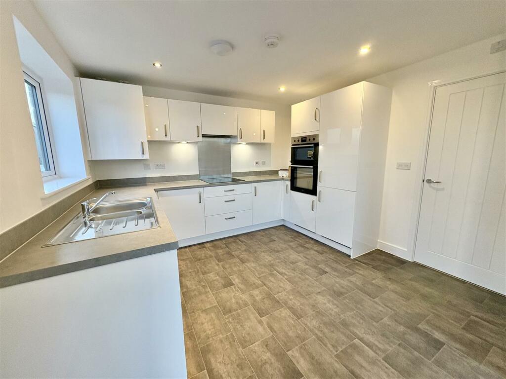 Bramleys Estate Agents - Stonebrooke Gardens - Ell