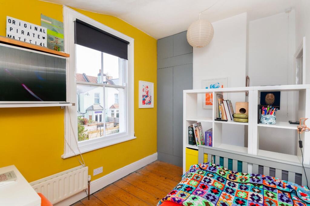 2E0RFS - Bedroom A.jpg