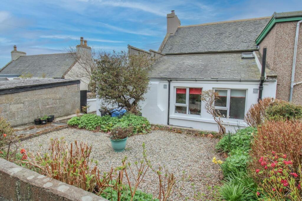 REAR GARDEN (2) EDIT.jpg