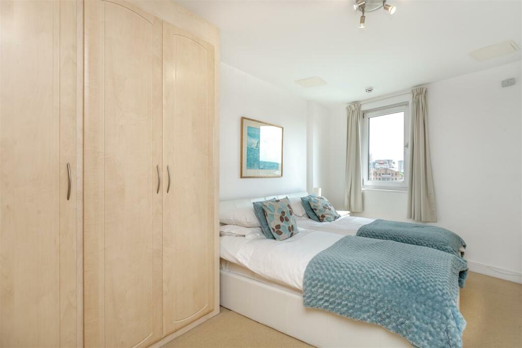 18 NAW bed 3.jpg