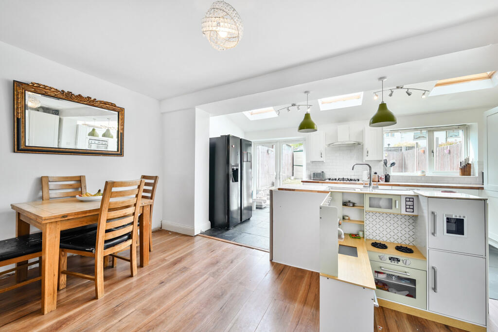 1305567-5-6863a52...