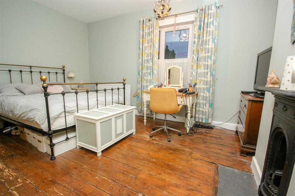 Master Bedroom.jpg