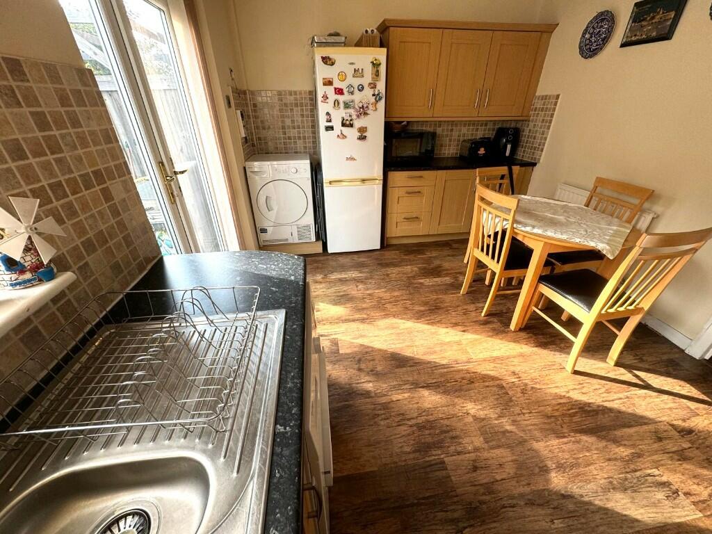 KITCHEN / DINER