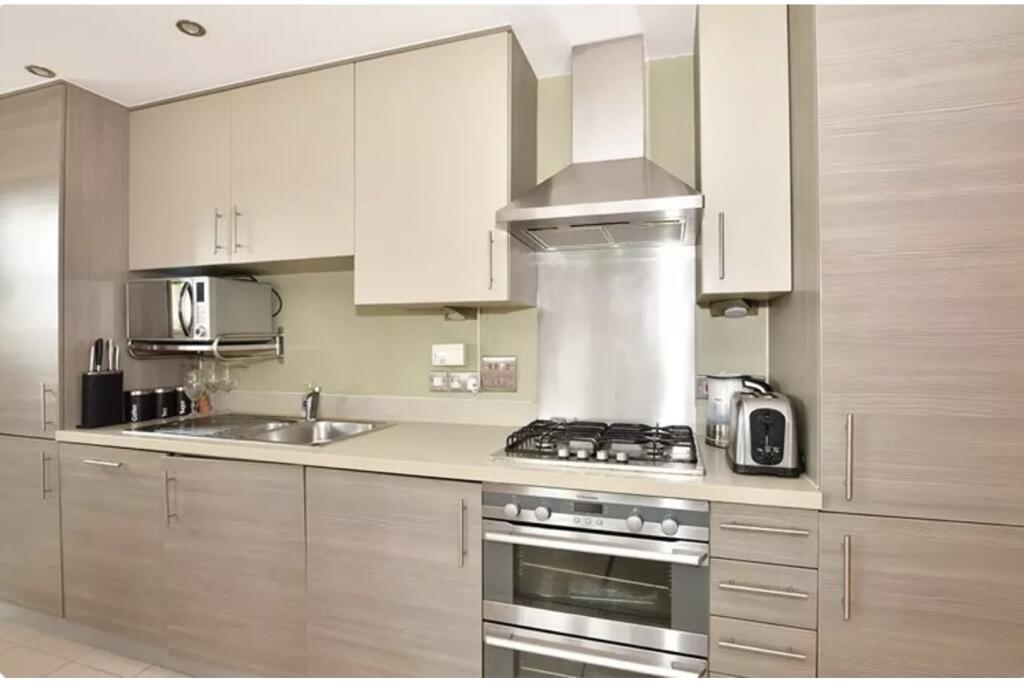 Lounge / Kitchen