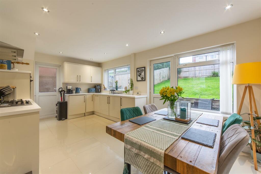 4 Fern Rise-16.jpg